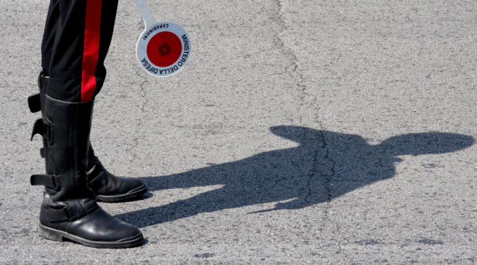 Armi, licenze e Covid-19: nuova autocertificazione = nuovi rischi nuova autocertificazione covid-19: carabiniere a posto di controllo