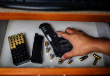 Custodia di armi, la sentenza della Cassazione Custodia di armi: pistola con caricatore in un cassetto