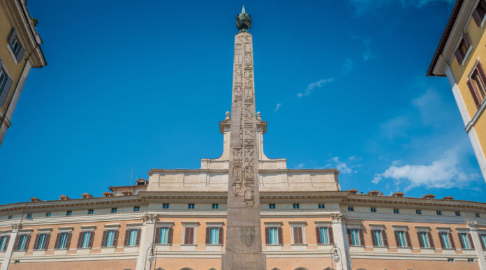 Proroga delle licenze di polizia e apertura armerie il commento legale Proroga delle licenze di polizia: obelisco in piazza Montecitorio