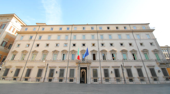Proroga di porto d’armi e licenze e adesso Proroga di porto d’armi e licenze: facciata di palazzo chigi