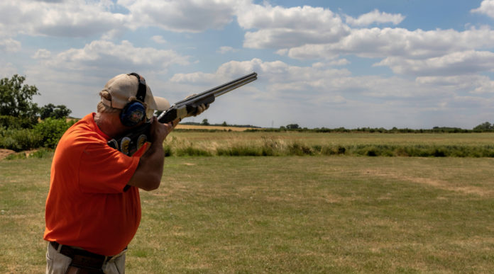 Definito protocollo per la ripresa delle discipline di tiro all’aperto discipline di tiro all’aperto: atleta durante lo skeet, categoria del tiro a volo