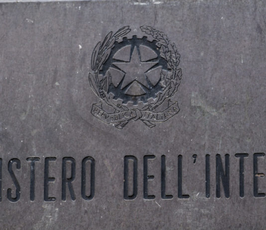 Poligoni e armerie nella fase due dell’emergenza sanitaria Poligoni e armerie nella fase due dell’emergenza sanitaria: targa ministero dell'interno