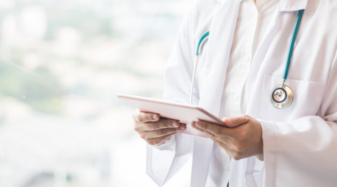 Certificato medico per detenzione di armi, la sentenza del Tar certificato medico per detenzione di armi: medico consulta tablet