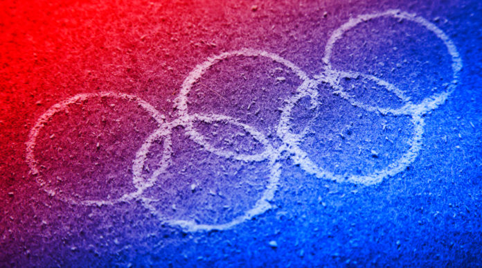 Giochi olimpici, un altro rinvio giochi olimpici: cinque cerchi su fondo rosso e blu