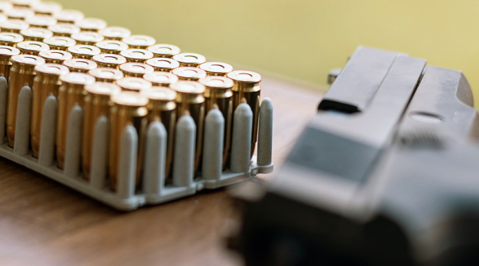 Denuncia di munizioni dopo reintegro, la sentenza del Consiglio di Stato denuncia di munizioni dopo reintegro: munizioni su tavolo insieme a pistola
