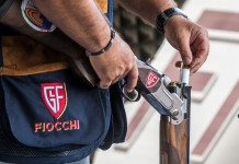 27° Fiocchi Day, ecco date e campi della gara di tiro a volo 27° Fiocchi Day: tiratore carica fucile con munizioni Fiocchi
