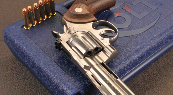 Colt Python 4”¼ cal. .357 Magnum, alla conquista del terzo millennio Colt Python 4”¼ cal. .357 Magnum, alla conquista del terzo millennio