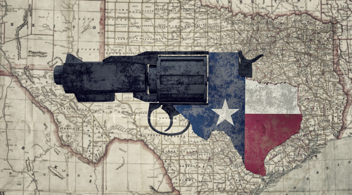 Porto d’armi in Texas, cadono molti vincoli porto d'armi in Texas: revolver con bandiera americana su vecchia mappa del Texas