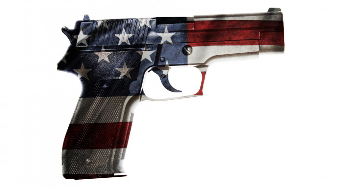 Vendita di armi in America non cambia la tendenza Vendita di armi in America: pistola con bandiera americana