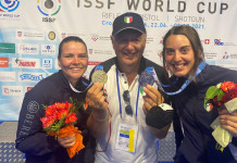 Coppa del mondo di tiro: altre tre medaglie per l’Italia Coppa del mondo di tiro: il direttore tecnico Albano Pera con Silvana Stanco, oro, e Jessica Rossi, argento