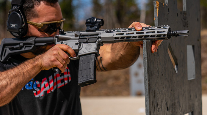 Sig Sauer M400 Switchblade, la carabina semiautomatica ambidestra Sig Sauer M400 Switchblade, la carabina semiautomatica ambidestra