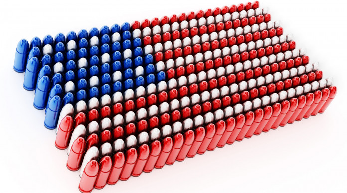 Mercato delle armi in America ecco gli ultimi dati Mercato delle armi in America: bandiera americana realizzata con munizioni