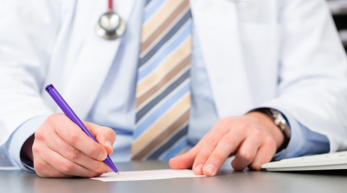 Rinnovo del porto d’armi il commento legale Rinnovo del porto d’armi: medico firma certificato