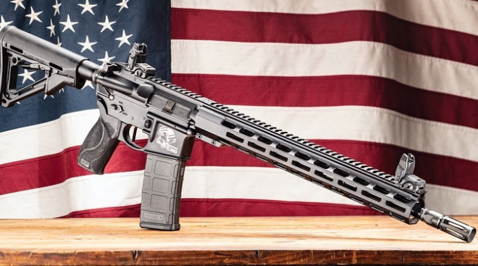 Smith & Wesson M&P15T II Engraved, la carabina in edizione limitata Smith & Wesson M&P15T II Engraved, la carabina in edizione limitata