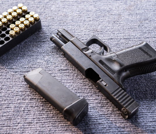 Calendarizzato il ddl che liberalizza il calibro 9×19 in Italia Calendarizzato il ddl che liberalizza il calibro 9x19 in Italia: pistola 9x19 con caricatore e munizioni