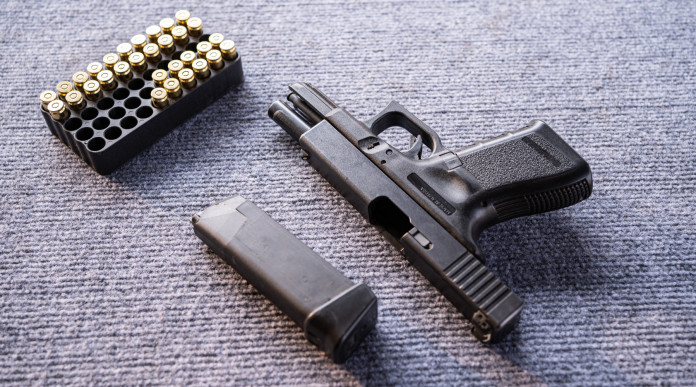 Calendarizzato il ddl che liberalizza il calibro 9x19 in Italia Calendarizzato il ddl che liberalizza il calibro 9x19 in Italia: pistola 9x19 con caricatore e munizioni