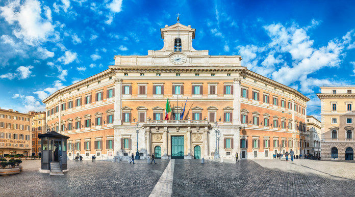 Ddl Magi-Verini sulle armi la prima novità Ddl Magi-Verini sulle armi: facciata di palazzo montecitorio, sede della camera dei deputati