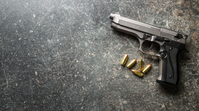 Disegni di legge sulle armi il commento di Unarmi Disegni di legge sulle armi: pistola con munizioni