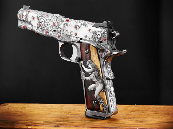 Nighthawk Custom Pandora&rsquo;s Box, la pistola da collezione sulla pandemia