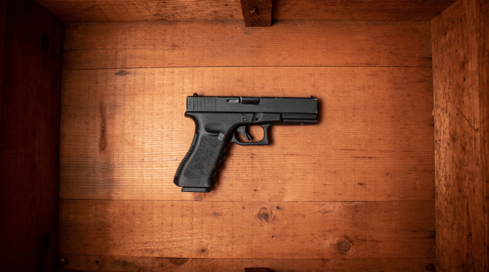 Calibro 9x19 mm e armi in collezione che si fa col 9x21 Imi Calibro 9x19 mm e armi in collezione: pistola in scatola di legno