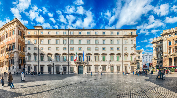 Validità del porto d’armi e stato d’emergenza si torna alla normalità Validità del porto d’armi e stato d’emergenza: facciata di palazzo chigi, sede del governo italiano