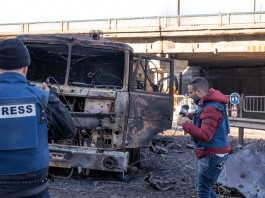 Equipaggiamento dei giornalisti impegnati in Ucraina: la circolare sulle deroghe Equipaggiamento dei giornalisti impegnati in Ucraina