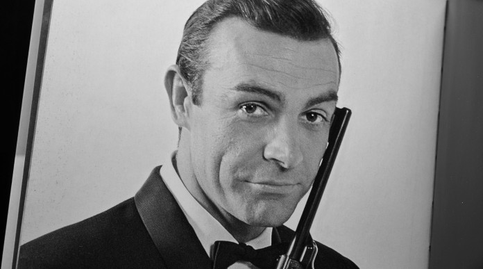 Le iniziative di Paganini e Eos ’22 Le iniziative di Paganini e Eos ’22: Sean Connery-James Bond con pistola