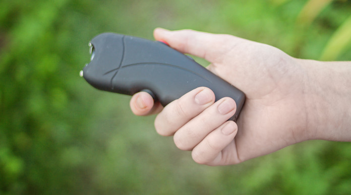 Armi a impulsi elettrici per la polizia locale, la sentenza della Consulta Armi a impulsi elettrici per la polizia locale: stungun e taser
