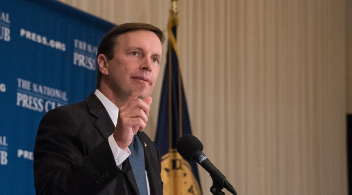 Restrizioni alle armi in America, l’appello del senatore Murphy Restrizioni alle armi in America, l’appello del senatore Murphy