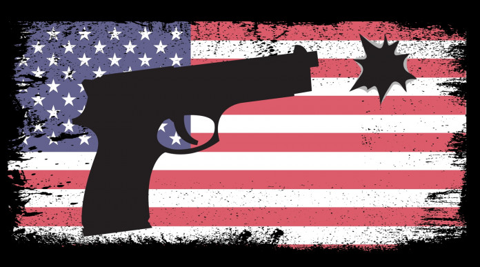 Mercato delle armi in America la situazione a metà giugno Mercato delle armi in America: pistola stilizzata su sfondo di bandiera americana
