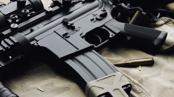Qualifica di un’arma da guerra la sentenza Qualifica di un’arma da guerra: arma a funzionamento automatico, destinazione militare