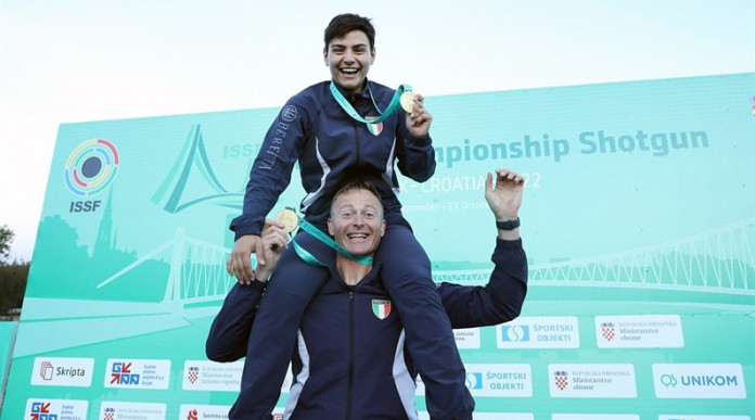 Mondiale di tiro a volo, oro per l’Italia mixed team Mondiale di tiro a volo, oro per l’Italia mixed team (Giulia GRassia e Mauro De Filippis)