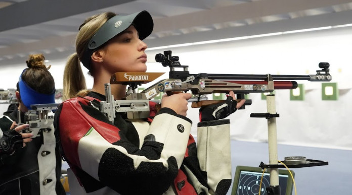 Modificato il regolamento Issf di carabina Modificato il regolamento Issf di carabina: tiratrice con carabina Pardini