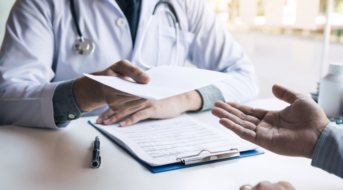 Certificato medico per detenzione di armi e personalità la sentenza Certificato medico per detenzione di armi e personalità: medico porge documento