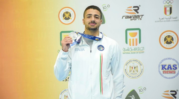 Coppa del mondo di tiro a segno, medaglia per l’Italia Coppa del mondo di tiro a segno, medaglia per l’Italia: Paolo Monna con la medaglia d'argento