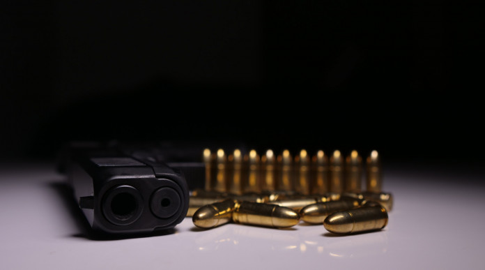 Mancato rinnovo della licenza e ritiro delle armi la sentenza Mancato rinnovo della licenza e ritiro delle armi: pistola glock con munizioni