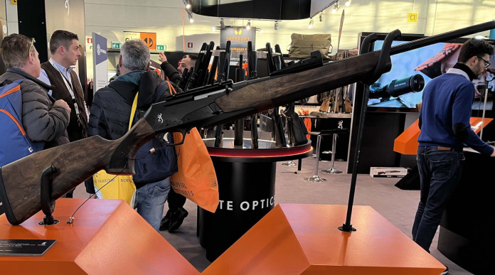 Con la Browning Bar 4X la carabina diventa su misura Con la Browning Bar 4X la carabina diventa su misura