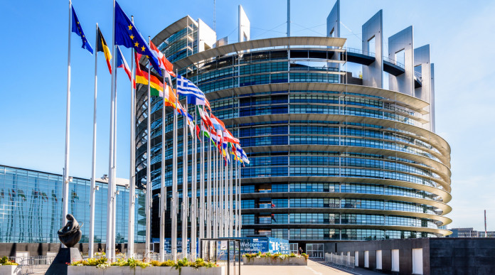 Parlamento europeo approva legge su produzione di munizioni Parlamento europeo approva legge su produzione di munizioni: palazzo del parlamento europeo a strasburgo