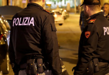 Quanti omicidi in Italia nel 2023? Quanti omicidi in Italia nel 2023? due agenti di polizia italiani