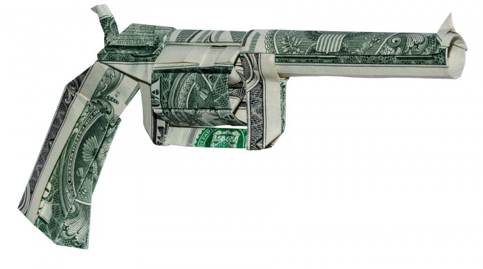 Mercato delle armi in America: la situazione a inizio agosto Mercato delle armi in America: pistola origami con dollari in banconota
