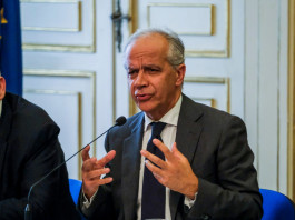 Porto d’armi senza licenza: il governo approva decreto Porto d’armi senza licenza: Matteo Piantedosi, ministro dell'Interno