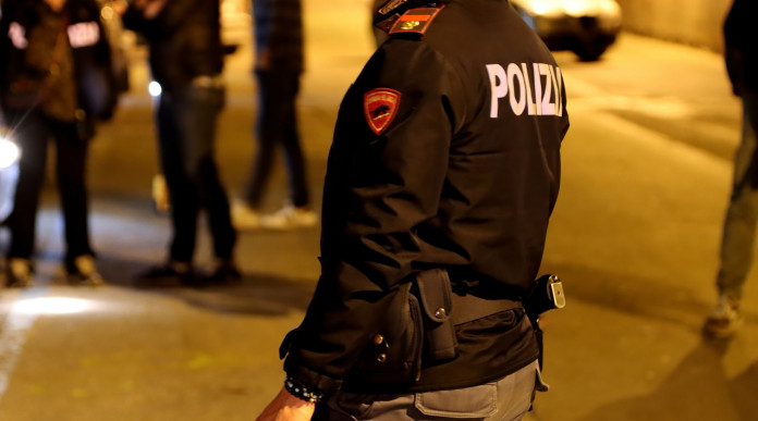Quanti omicidi in Italia nel 2023? Quanti omicidi in Italia nel 2023? agente di polizia