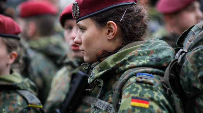 A Enforce Tac un simposio germano-scandinavo sull’industria della difesa A Enforce Tac un simposio germano-scandinavo sull’industria della difesa: german female soldier