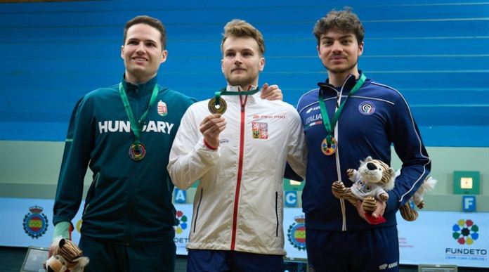 Coppa del mondo di tiro metri l’Italia chiude con un bronzo Coppa del mondo di tiro metri l’Italia chiude con un bronzo - podio della gara maschile di carabina con Edoardo Bonazzi