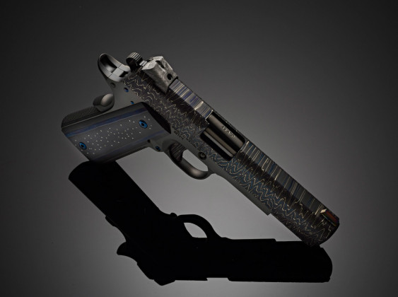 appoggiata sulla canna la pistola cabot seti