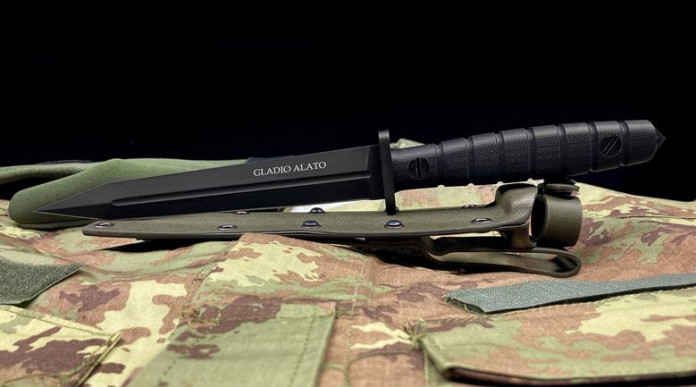 Maserin Gladio Alato, il coltello per il Reggimento Trieste Maserin Gladio Alato, il coltello per il Reggimento Trieste