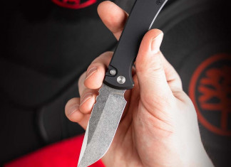 Böker Mini Redencion, coltello button-lock dal fascino oscuro Böker Mini Redencion, coltello button-lock dal fascino oscuro