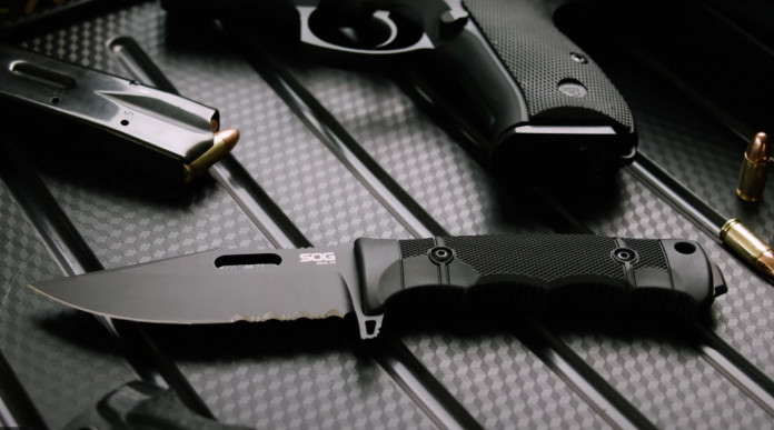 Sog Seal Fx, il coltello a lama fissa dei Navy Seals americani Sog Seal Fx, il coltello a lama fissa dei Navy Seals americani