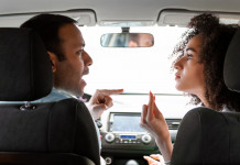 Conflittualità in famiglia e revoca del porto d’armi, la sentenza del Tar del Lazio Conflittualità in famiglia e revoca del porto d’armi, la sentenza del Tar del Lazio: coppia discute in automobile