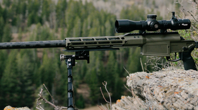 Sig Sauer Cross-Magnum Sawtooth, fibra di carbonio e calcio ripiegabile Sig Sauer Cross-Magnum Sawtooth, fibra di carbonio e calcio ripiegabile